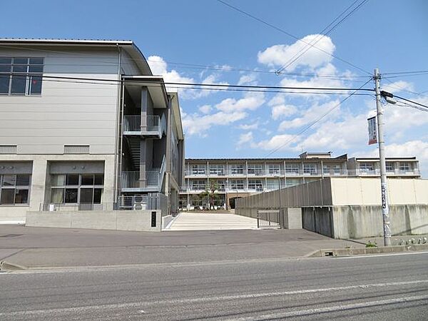 吉田小学校 1060m