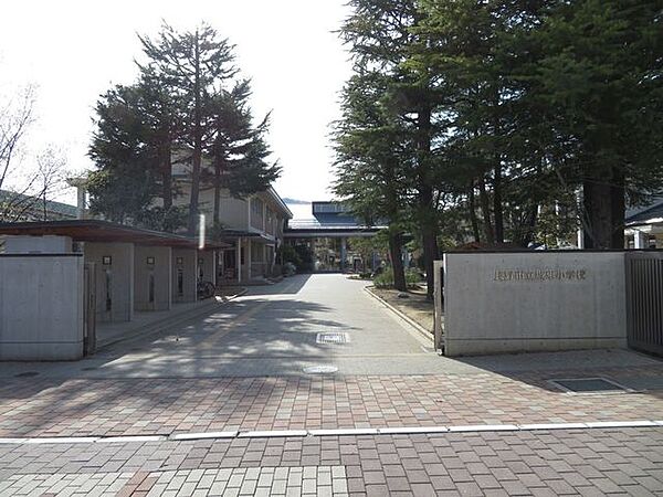 城東小学校 750m