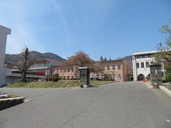 安茂里小学校 690m
