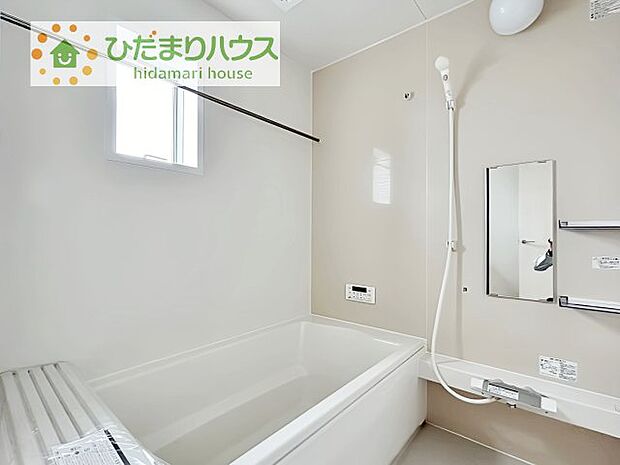 清潔感のある浴室は自分一人のリラックス空間を演出してくれます。もちろんお子様と一緒でも十分な広さがあり快適です(^^♪