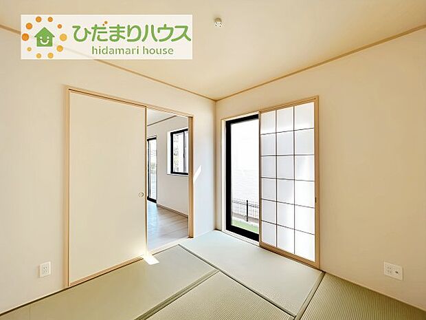 リビングと隣り合わせにある和室は合わせて19.5帖！扉を閉めれば、来客用の部屋として使えます♪