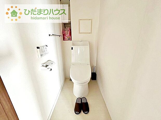 白を基調としたトイレは、インテリア次第でどんな空間になるかワクワクしますね♪