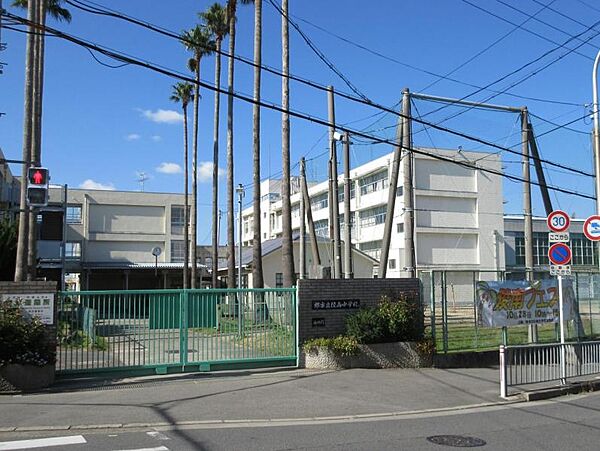 堺市立陵南中学校　約900ｍ　徒歩12分