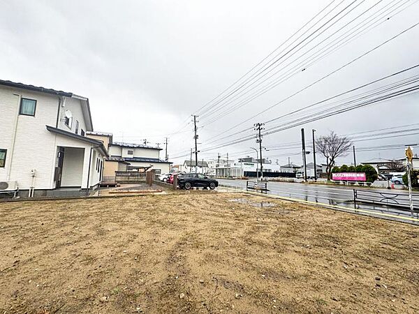 《 建 築 条 件 無 し 》住宅用地や商業用地にご検討ください