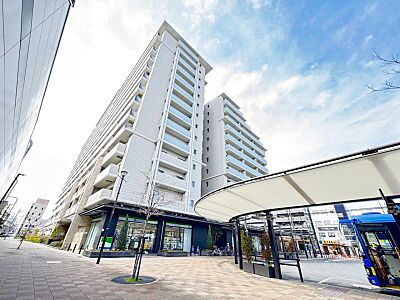 外観：近鉄「東花園」駅徒歩1分！駅前ロータリーに面した好立地マンション