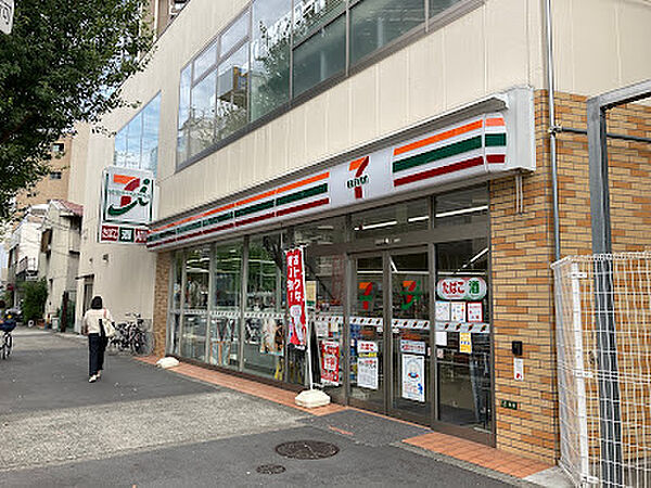 セブンイレブン中崎町店　約200ｍ　徒歩3分