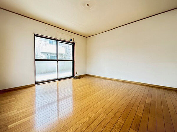 《 2階洋室 》二面採光で明るいお部屋
