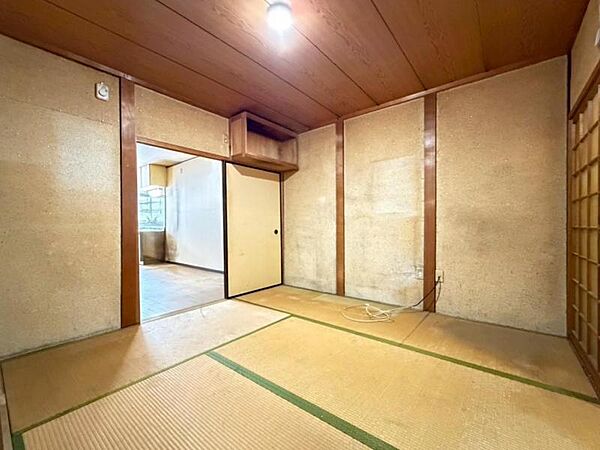 1階中央の和室〈6.0帖〉