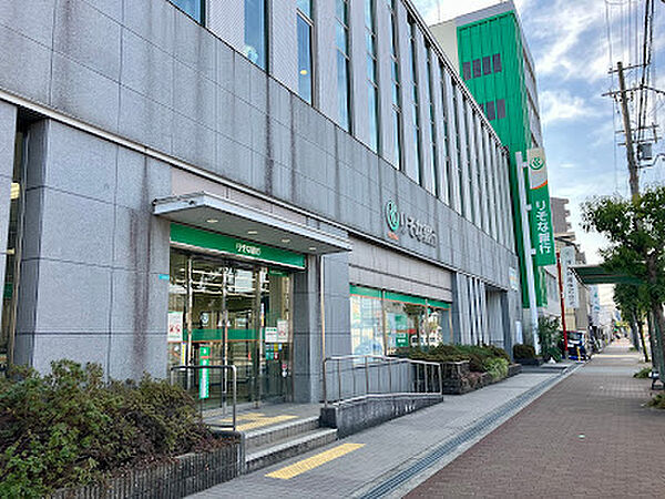 りそな銀行 布施口支店　約550m　徒歩7分