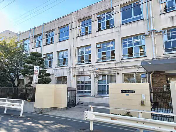 大阪市立東陽中学校　約700m　徒歩9分