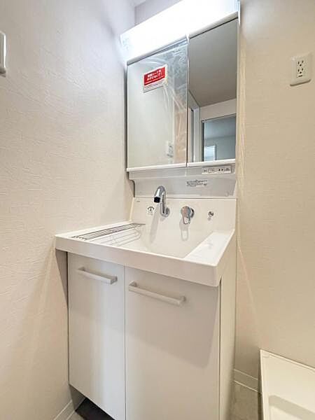 【洗面化粧台新調】便利な収納付き独立洗面台