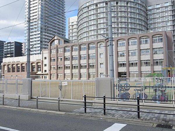 大阪市立扇町小学校　約500ｍ　徒歩7分