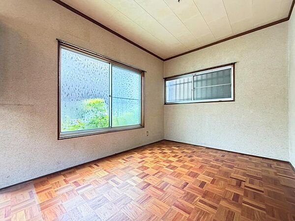 〈1階＊洋室5.5帖〉玄関横の洋室で応接室として使用できます。