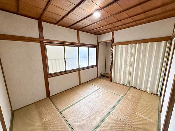 〈2階＊和室6帖〉押入付きの西向きのお部屋
