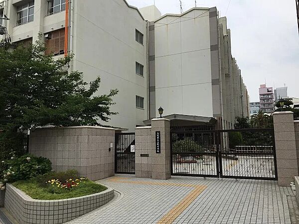 大阪市立上町中学校　約650ｍ　徒歩9分