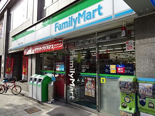 ファミリーマート 瓦屋町二丁目店　約270ｍ　徒歩4分