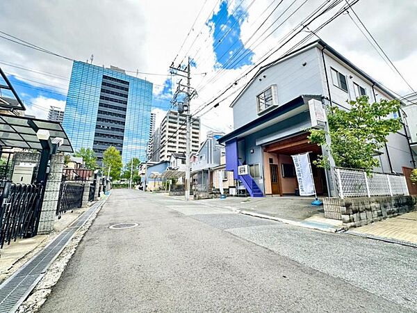 前面道路は幅員6ｍ！広い道路に面し、すっきりとした立地です