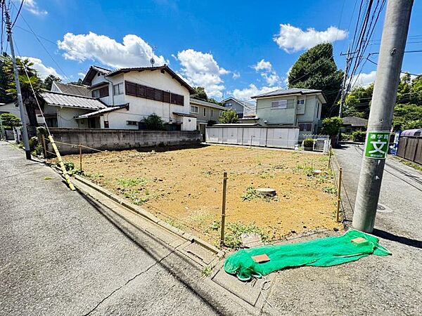 【現状更地】で【道路高低差無し】の為、造成費用を抑えて建築計画が立てられます