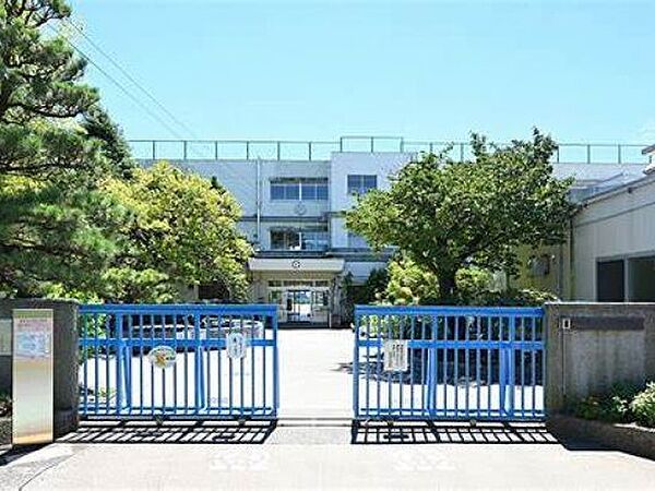 世田谷区立喜多見小学校　約650ｍ　徒歩9分