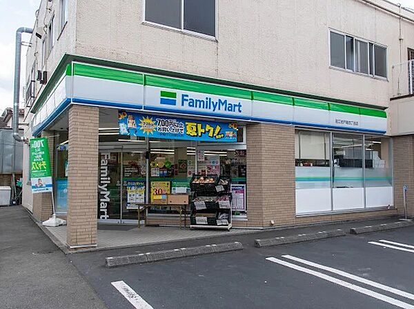 ファミリーマート 狛江岩戸南四丁目店　約500ｍ　徒歩7分