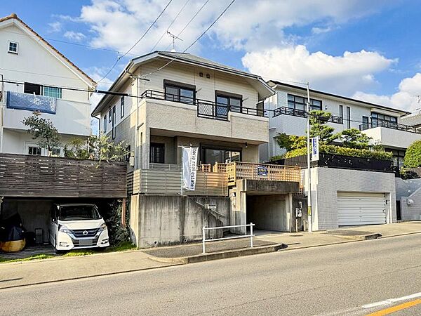 閑静な住宅街でありながら、コンビニやスーパーが徒歩10分圏内にございます