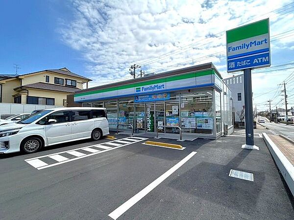 ファミリーマート 吉野一丁目店 600m