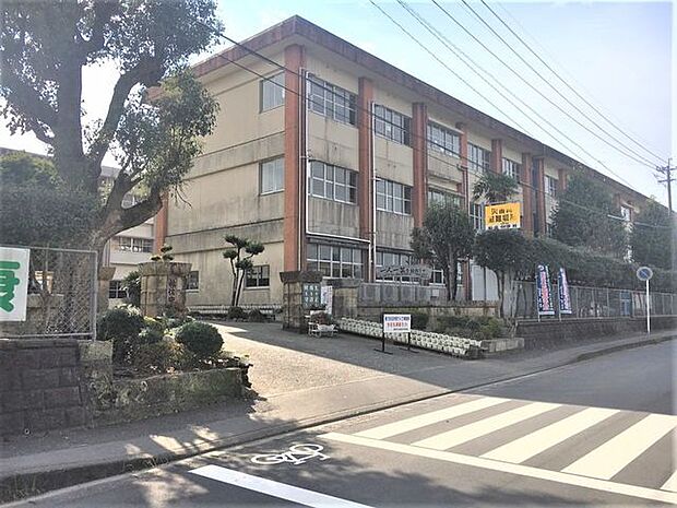 帖佐中学校帖佐中学校：児童数は約788名、教員数は約51名です。（令和4年8月） 2800m