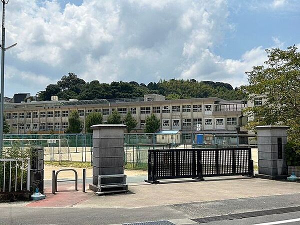 松元中学校児童数は約763名、教員数は約49名です。（令和7年4月） 3400m