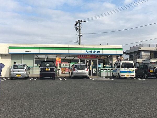 ファミリーマート 吉野菖蒲谷店 1300m