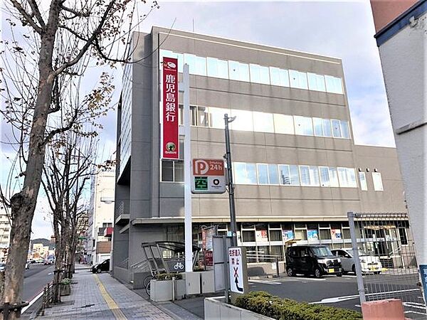 鹿児島銀行 草牟田支店・窓口9:00～15:00・ATM　平日8:00～21:00　土日祝9:00～19:00・駐車場有り・スロープ有り 750m
