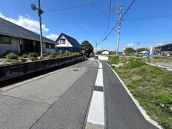 南側前面道路は6ｍあるので、駐車もしやすいですね♪