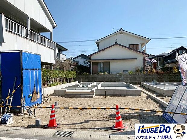 1号棟:左側令和8年4月完成予定。撮影日:令和8年1月25日