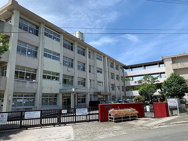 西伊敷小学校児童数は約395名、教員数は約24名です。（令和7年4月） 850m