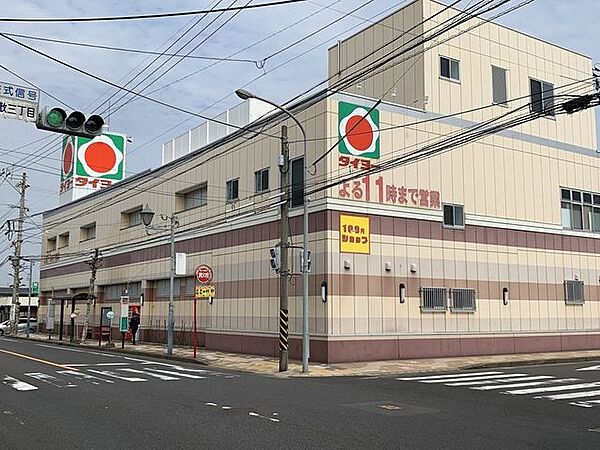 タイヨー 伊敷団地店営業時間　1階 9:30～23:00　2階 9:30～20:00・seria有り・駐車場有り・ATM（鹿児島信用金庫）有り 1400m