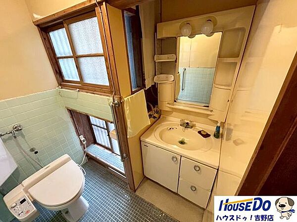 ■母屋：2階建て、7DK、築年不詳、昭和52年に増築、床面積132.4m2。