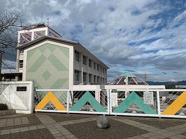 武岡台小学校武岡台小学校児童数は約236名、教員数は約16名です。（令和7年4月） 700m