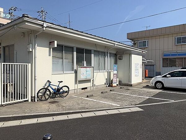 玉里団地郵便局・郵便窓口9:00～17:00・貯金窓口9:00～16:00・ATM8:00～19:00(土日祝9:00～18:00)・保険窓口9:00～16:00・駐車場3台 650m