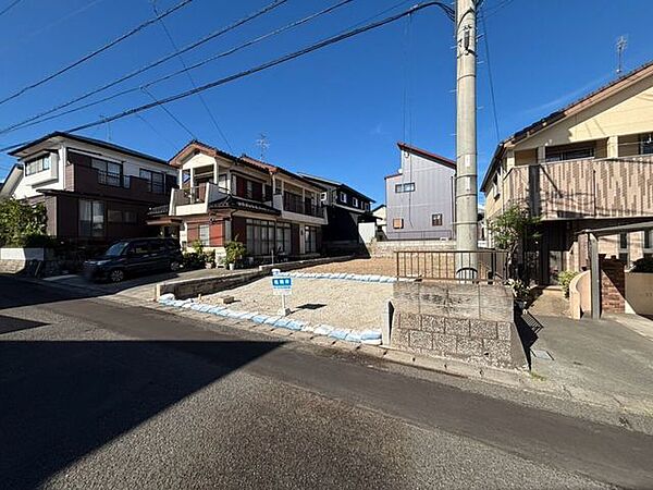■建築条件はありませんのでお好きなメーカーで建てる事が出来ます。≪約51坪≫■桜丘西小・桜丘中まで徒歩4分（約300ｍ）♪■南西向きで日当たり良好♪