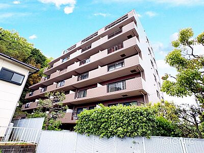 外観:緑豊かな環境にあるマンションです。 外観:緑豊かな環境にあるマンションです。