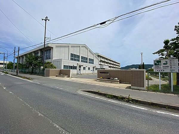 石巻市立住吉中学校 徒歩11分。 860m