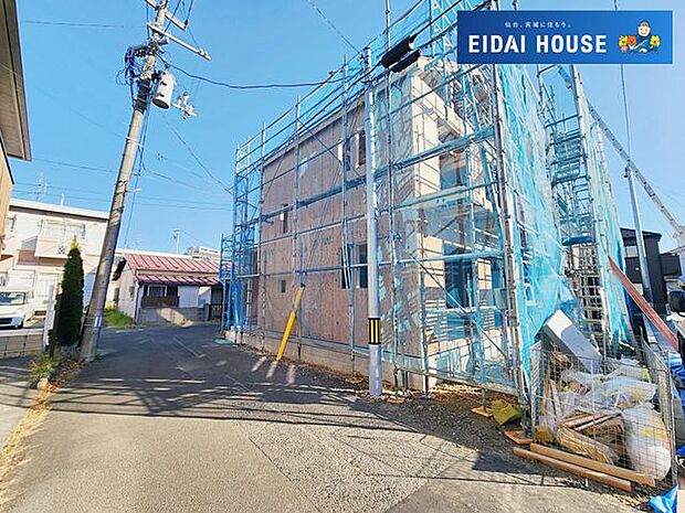 前面道路含む外観