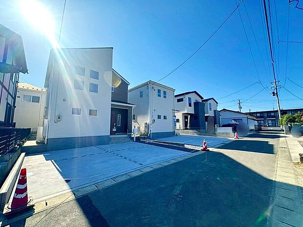 前面道路含む外観