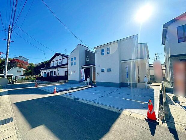 前面道路含む外観