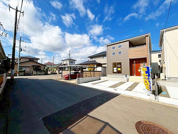 前面道路含む外観