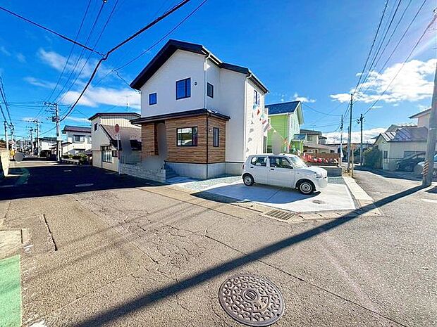 前面道路含む外観