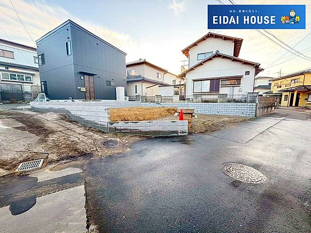 前面道路含む外観