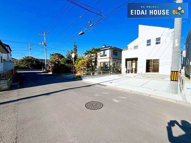 前面道路含む外観