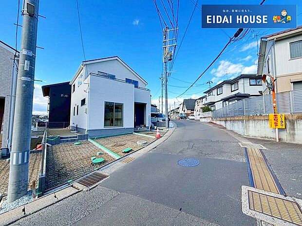 前面道路含む外観