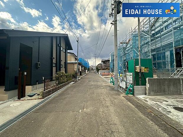 前面道路含む外観