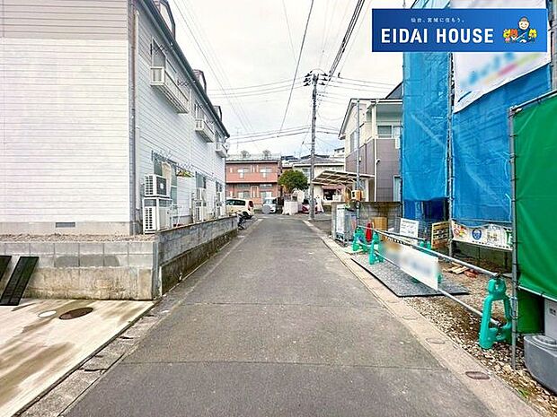 前面道路含む外観